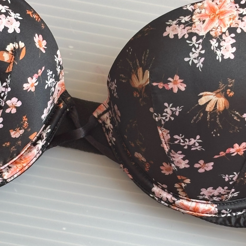 Victoria's Secret Bombshell Push Up Bra - Picture 4 of 11